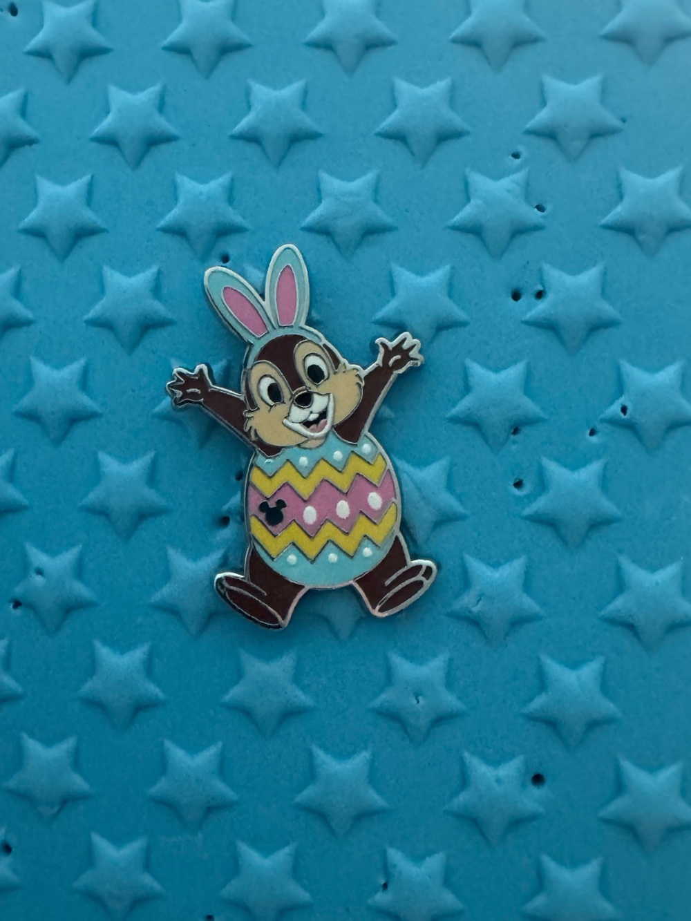 2026 hidden Mickey pin- Easter chip